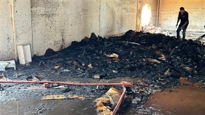 حريق داخل مخزن خردة بالقرب من مول شهير في الهرم