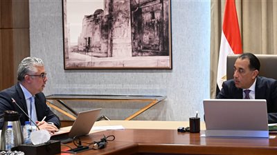 رئيس الوزراء يستعرض مع رئيس اقتصادية قناة السويس عدة مشروعات تعاقدت عليها الهيئة مؤخرًا