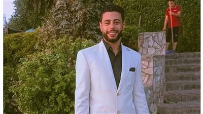 مصرع شاب سقطت عليه لافتة طبيب من الطابق الرابع في المنيا