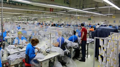 شركة صينية تستثمر 7 ملايين دولار لإقامة مصنع ملابس جاهزة بالقنطرة غرب