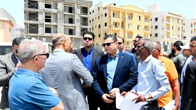 وزير الإسكان يتفقد المحاور والطرق الرئيسية بالعاصمة الإدارية والقاهرة الجديدة