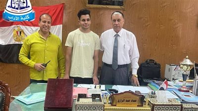 الأمن منعه من دخول الحمام.. عميد آداب الزقازيق يستقبل الطالب يوسف من ذوي الهمم ويوجه بمساعدته بعد نشر القاهرة 24