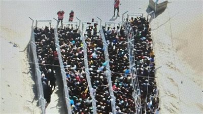 فوضى في مراكز توزيع المساعدات الأمريكية بغزة.. ومروحيات الجيش الإسرائيلي تتدخل