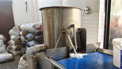 ضبط مصنع مخالف والتحفظ على 24 طن مواد غذائية مجهولة وبترولية مدعمة بالمنوفية