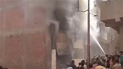 تفاصيل السيطرة على حريق محل حدايد وبويات بدائرة قسم طهطا في سوهاج