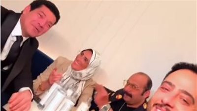 تامر حسني وصناع فيلم ريستارت يحتفلون بالعرض الخاص في السعودية