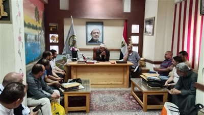 استعدادًا للامتحانات.. رئيس الإدارة المركزية لمنطقة مطروح الأزهرية يلتقي برؤساء لجان الثانوية