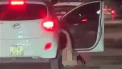 طبيبة أسنان تقفز من سيارة إندرايف خلال سيرها بعد مشادة مع السائق