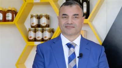 بعد تداول فيديو العسل المغشوش.. رئيس اتحاد النحالين العرب يرد: كلامهم غير دقيق ويضر بالاقتصاد والتصدير