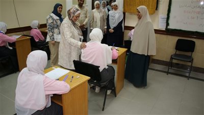 محافظ بني سويف يتابع سير امتحانات النقل بالمعهد الفني للتمريض بالتأمين الصحي