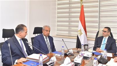 وزير الاستثمار يبحث مع ممثلي تحالف صناعي دولي فرص التعاون في قطاع التكنولوجيا البيئية