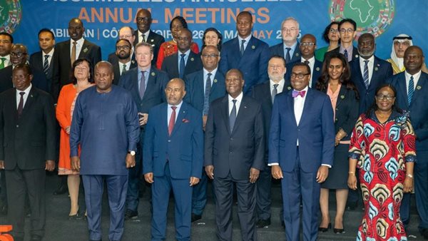 صورة تذكارية للوفود