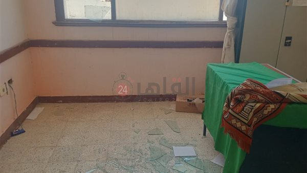 تكسير زجاج المدرسة