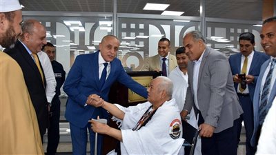 محافظ الأقصر يودّع الفوج الخامس من حجاج التضامن في أجواء روحانية مؤثرة