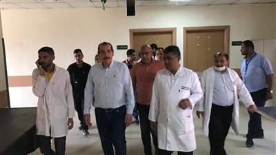 نائب وزير الصحة يرصد قصورًا من بعض الأطباء في مستشفى قنا العام