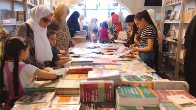 إقبال كبير على معرض الكتاب بمكتبة مصر العامة بالدقهلية: تنوع في الكتب وأسعار تبدأ من 4 جنيهات | صور