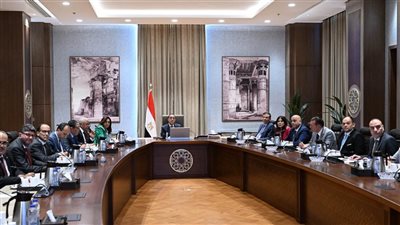 رئيس الوزراء يتابع جهود توطين صناعة الحرير في مصر