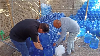 قبل عيد الأضحى.. ضبط محطتين لتعبئة مياه الشرب دون ترخيص وإعدام 1089 كيلو أغذية فاسدة في شرم الشيخ