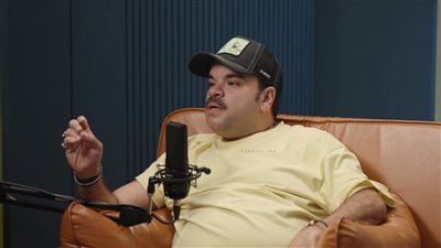 محمد عبد الرحمن: كنت بمثل من ورا أمي لأن عائلتي دكاترة.. ومكنتش متخيل إن حد يبصلي وأتجوز