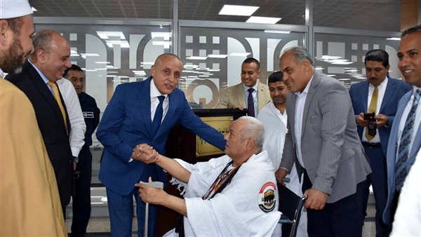 محافظ الأقصر يودع