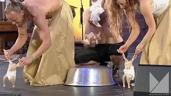 جانب من العرض 