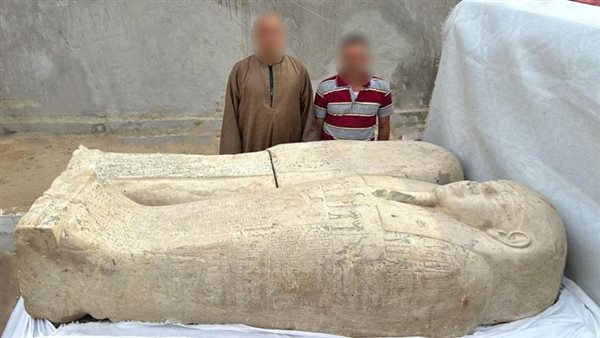 المتهمان والتابوت