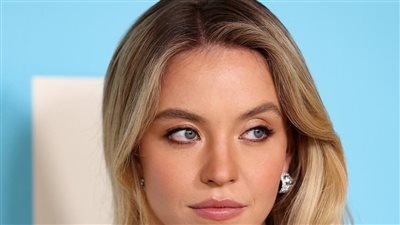 طرح 5000 قطعة فقط| الممثلة سيدني سويني تُحوّل مياه استحمامها إلى صابون فاخر.. ما القصة؟