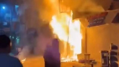 السيطرة على حريق هائل في محل حلويات بالدقهلية