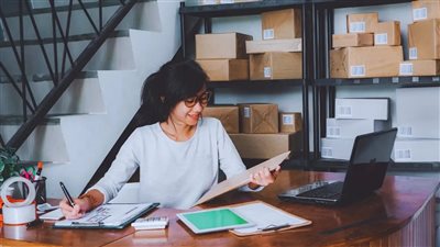 دراسة: العمل الحر قد يقلل من خطر إصابة النساء بمرض خطير 