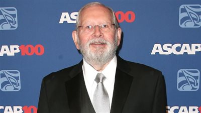 وفاة المؤلف الموسيقي للمسلسل الأمريكي عائلة سيمبسون 