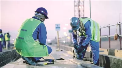 اعتبارا من الغد.. الكويت تحظر العمل بالأماكن المكشوفة من الـ11 صباحا وحتى الـ4 مساء 