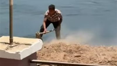 بعد انتشار فيديو ردم النيل بسوهاج.. رئيس مركز المراغة: أعدنا الشيء لأصله ولا تهاون في محاسبة المقصرين 