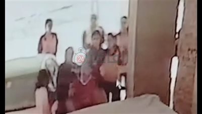 خناقة شوارع.. طالبة تعتدي بالضرب على زميلتها بمساعدة والدتها عقب نهاية الامتحان بالغردقة