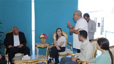 محافظ الوادي الجديد يلتقي وفد إيكاردا الإسباني لتعزيز التعاون المشترك 