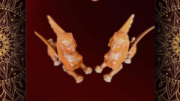 تمثالا من الخشب لأبو