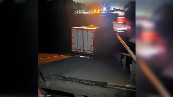 انهار جسر في منطقة