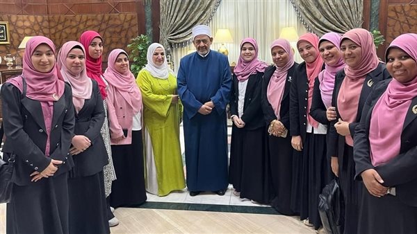  الإمام الأكبر يلتقي