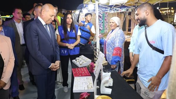 محافظ القاهرة خلال