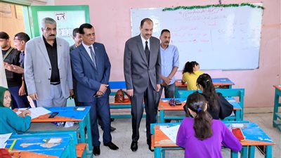 محافظ سوهاج يُشيد بانتظام سير العملية الامتحانية داخل لجان الدبلومات الفنية والشهادة الإعدادية| صور