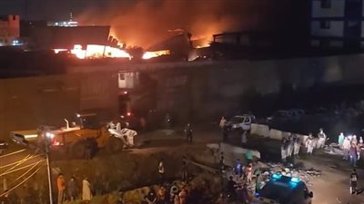 السيطرة على حريق نشب في مصنع ملك أحد أعضاء البرلمان بالقناطر الخيرية 