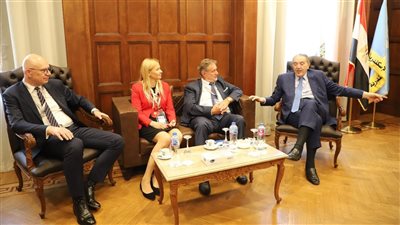 لبحث سبل التعاون.. الغرفة التجارية بالإسكندرية تستقبل وفدًا تجاريًا من بولندا 