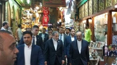 وزير الخارجية الإيراني في جولة بالحسين وخان الخليلي وسط استقبال مصري حافل 
