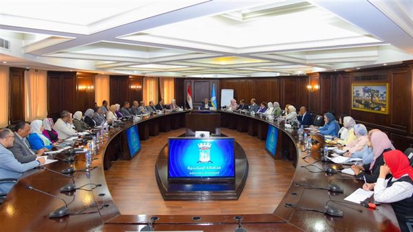 اجتماع محافظ الإسكندرية