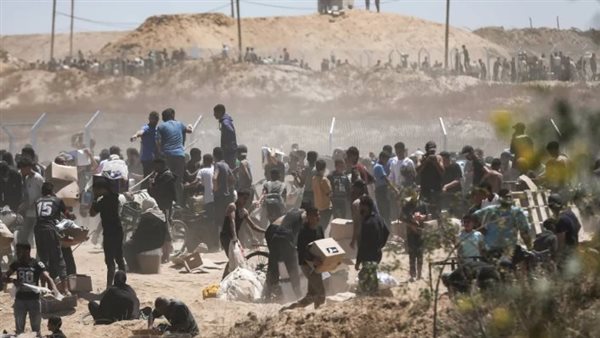 فلسطينيون في مجمع