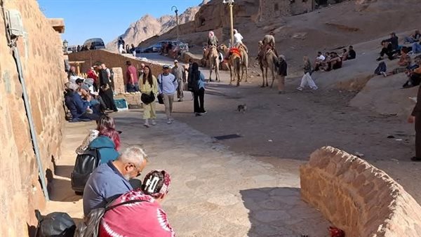 جانب من توافد الزائرين