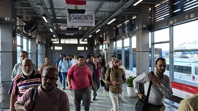 إقبال جماهيري واسع على استقلال الأتوبيس الترددي بعد تشغيله على الطريق الدائري │ صور