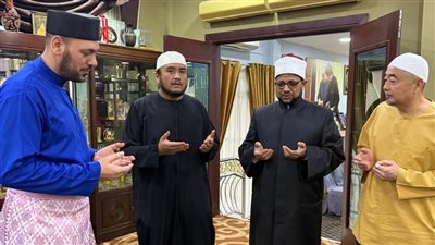 على هامش مشاركته بمؤتمر الإمام الشافعي.. أمين البحوث الإسلامية يقدِّم واجب العزاء في وفاة أول خريج أزهري ببروناي