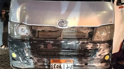 شهامة المصريين حاضرة.. مواطنون ينقذون ركاب ميكروباص مُنقلب على الدائري| صور