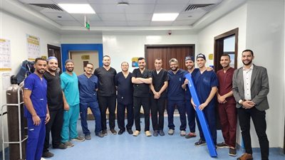 الرعاية الصحية تعلن نجاح تدخل جراحي مزدوج لأول مرة يجمع بين جراحة القلب المفتوح وتركيب دعامات