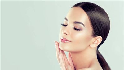 ما هو التقشير الكيميائي وهل يناسب بشرتك؟.. طبيب جلدية يشرح التفاصيل 